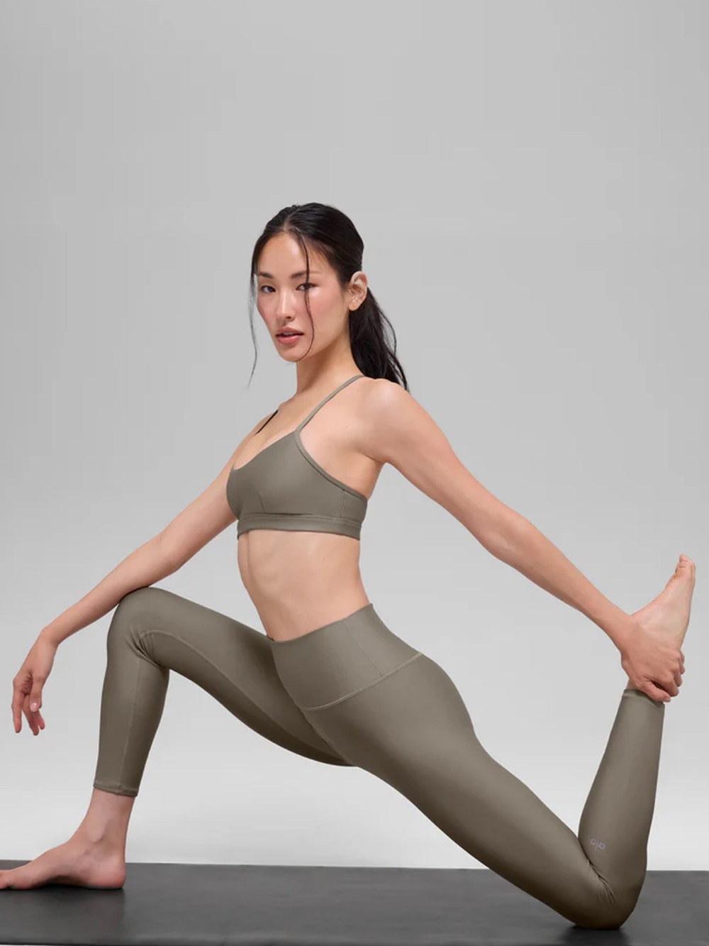 NWT Sold Out Alo Yoga Airlift leggings